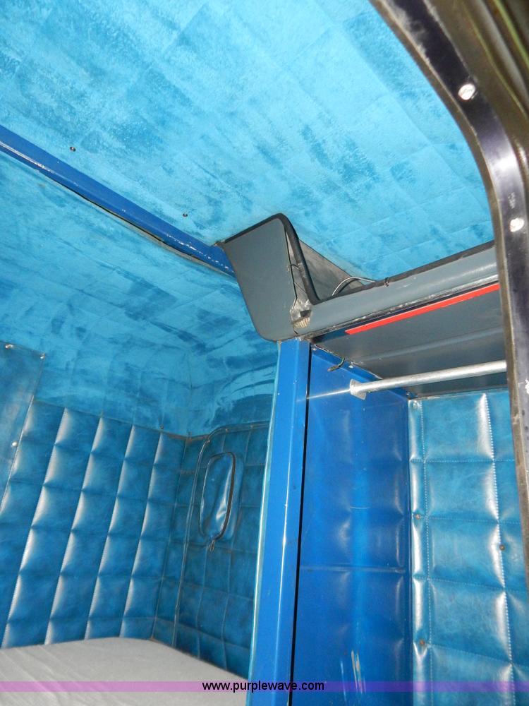 image for item G3393 1987 Peterbilt 359 semi truck