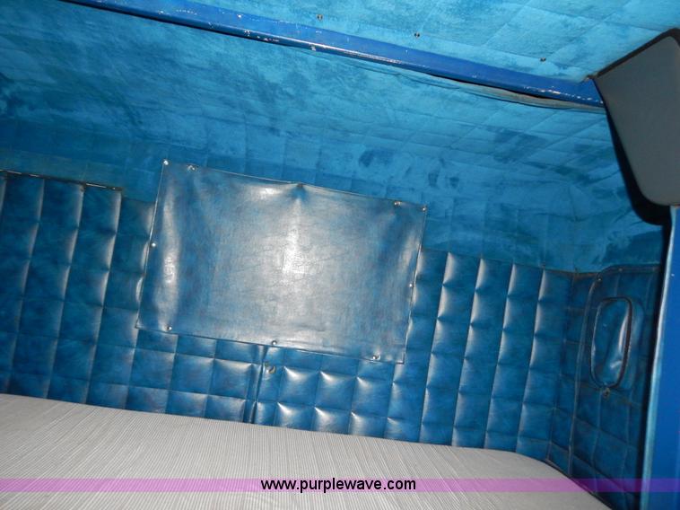 image for item G3393 1987 Peterbilt 359 semi truck