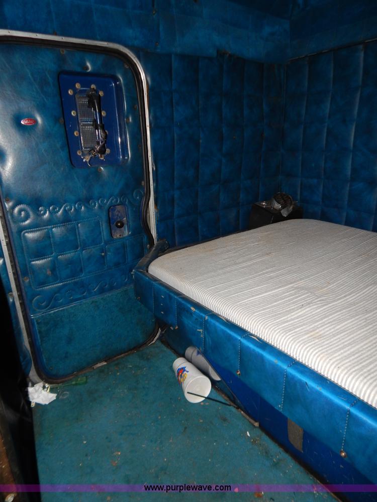 image for item G3393 1987 Peterbilt 359 semi truck