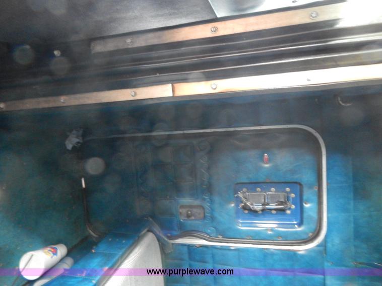 image for item G3393 1987 Peterbilt 359 semi truck