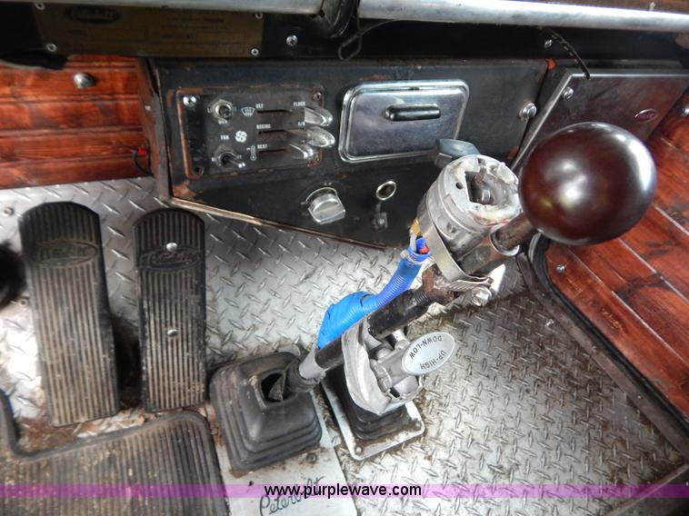 image for item G3393 1987 Peterbilt 359 semi truck