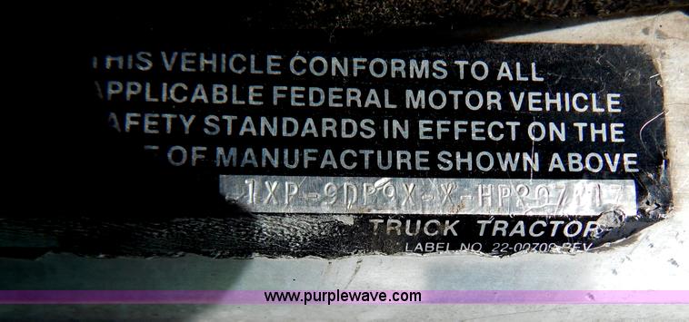 image for item G3393 1987 Peterbilt 359 semi truck