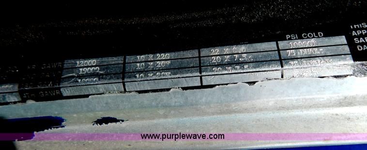 image for item G3393 1987 Peterbilt 359 semi truck