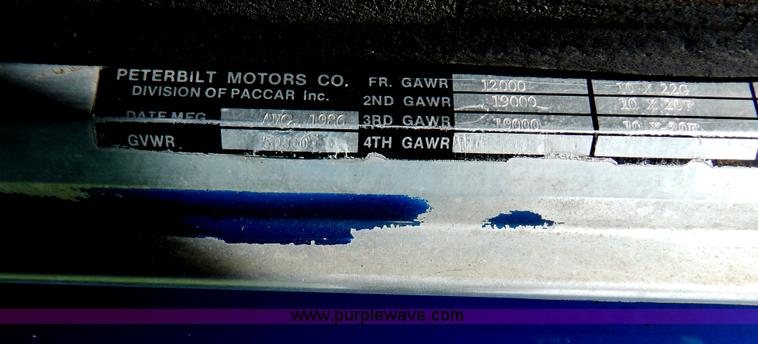 image for item G3393 1987 Peterbilt 359 semi truck