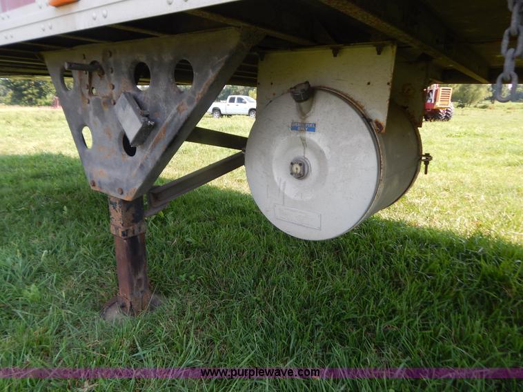 image for item G3418 1996 Utility 48' reefer trailer