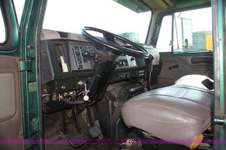 image for item G4042 1996 International 4700 box truck