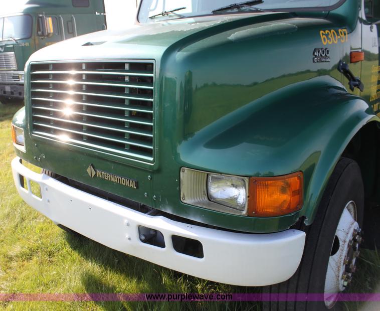 image for item G4042 1996 International 4700 box truck