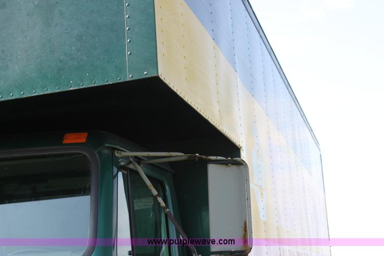 image for item G4042 1996 International 4700 box truck