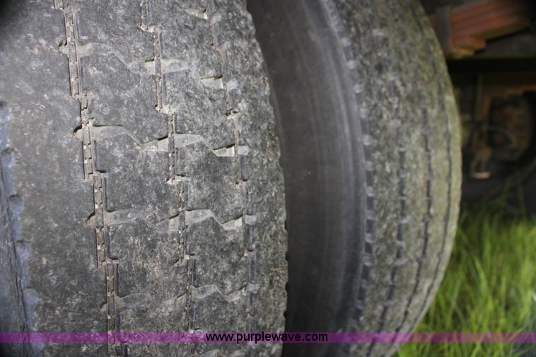 image for item G4042 1996 International 4700 box truck