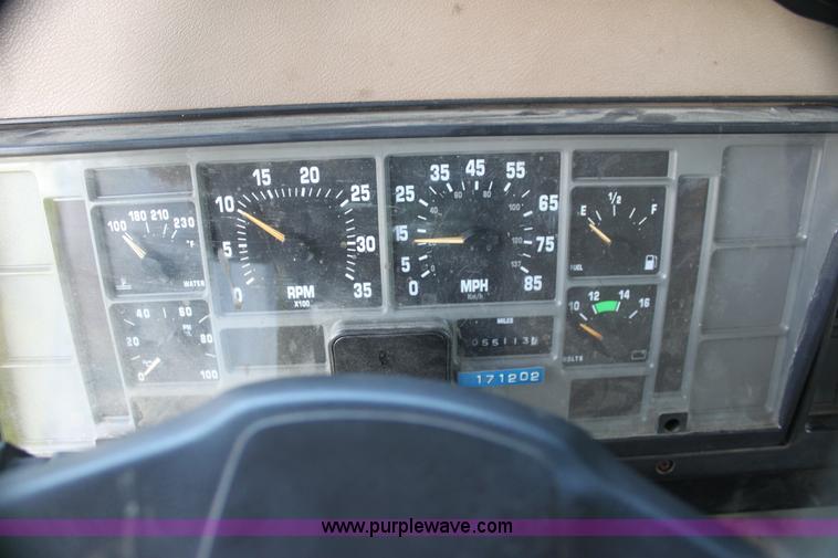 image for item G4054 1991 International 4700 box truck