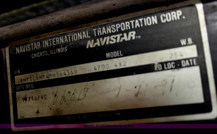 image for item G4054 1991 International 4700 box truck