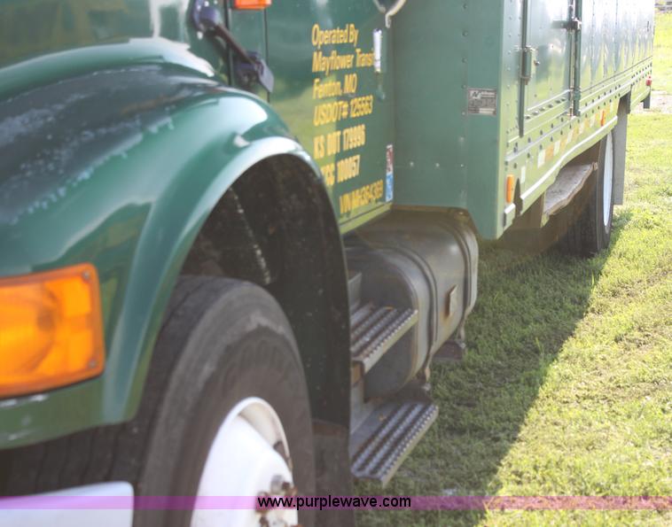 image for item G4054 1991 International 4700 box truck