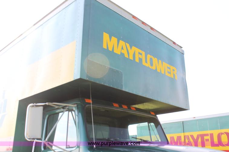 image for item G4054 1991 International 4700 box truck