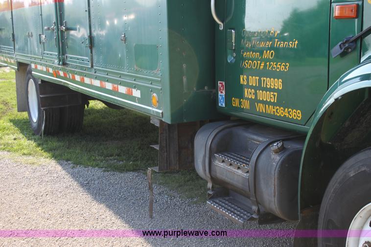 image for item G4054 1991 International 4700 box truck