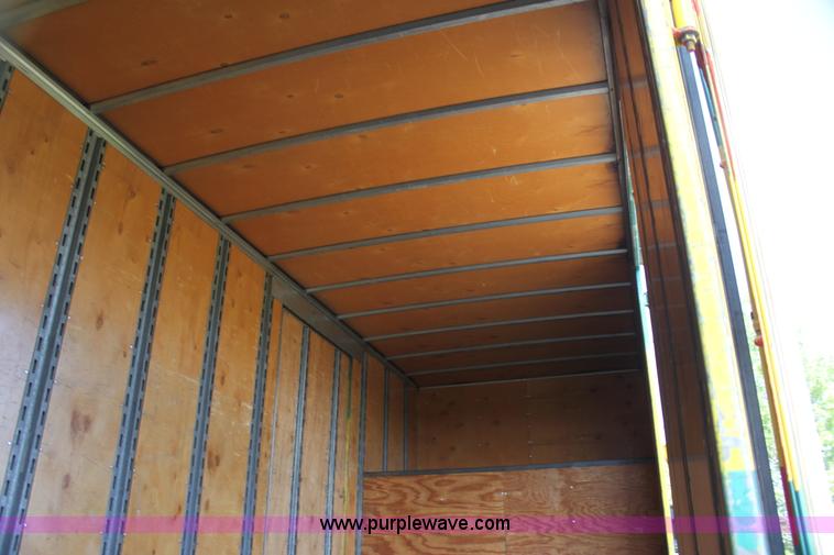 image for item G4054 1991 International 4700 box truck