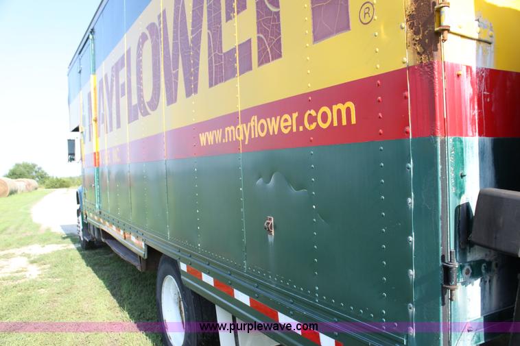 image for item G4054 1991 International 4700 box truck