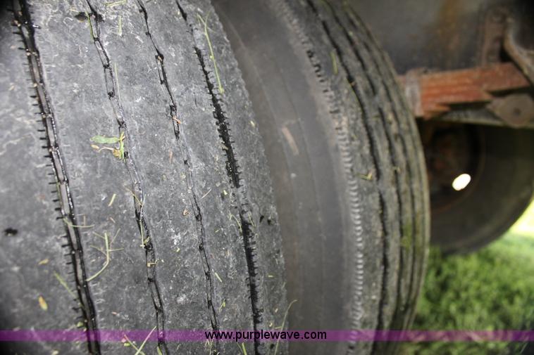 image for item G4054 1991 International 4700 box truck