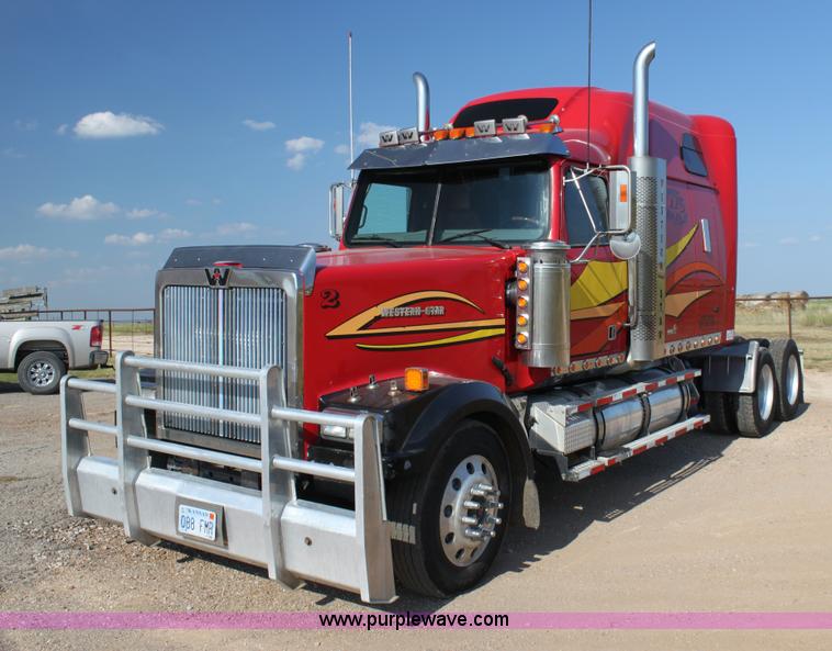 image for item G4127 2006 Western Star 4900EX semi truck
