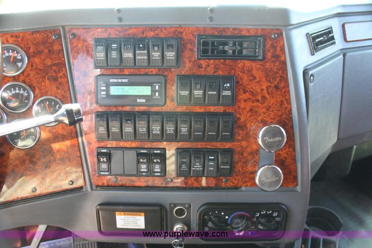 image for item G4127 2006 Western Star 4900EX semi truck