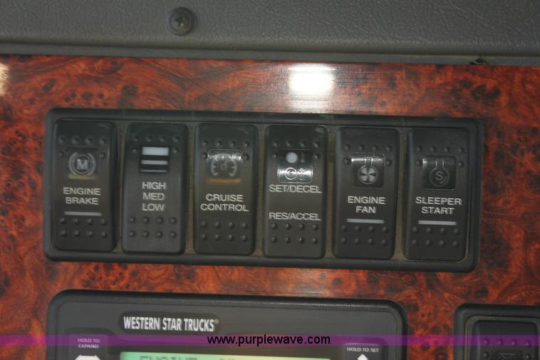 image for item G4127 2006 Western Star 4900EX semi truck