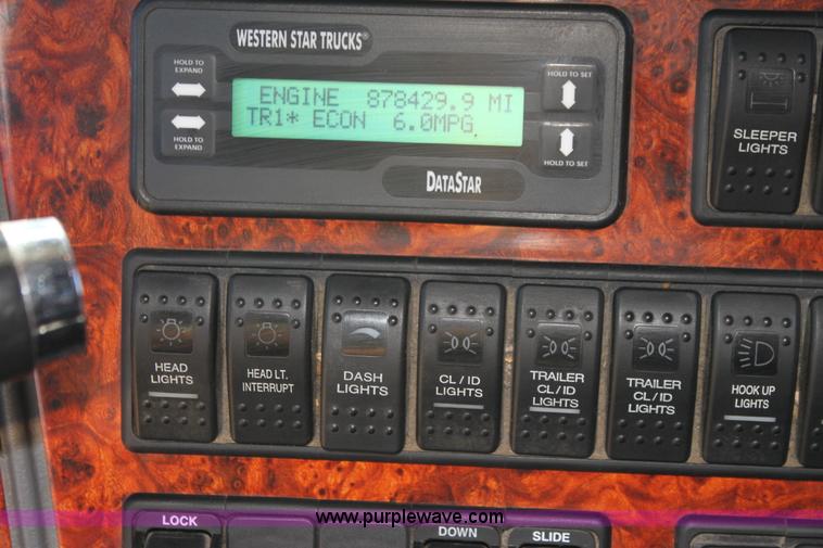 image for item G4127 2006 Western Star 4900EX semi truck