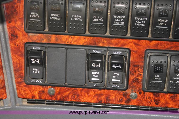 image for item G4127 2006 Western Star 4900EX semi truck