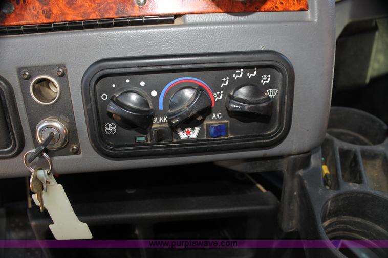 image for item G4127 2006 Western Star 4900EX semi truck