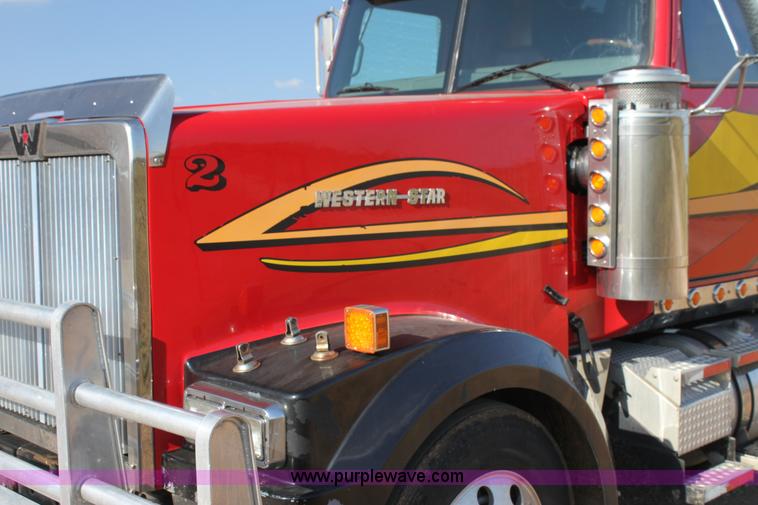 image for item G4127 2006 Western Star 4900EX semi truck