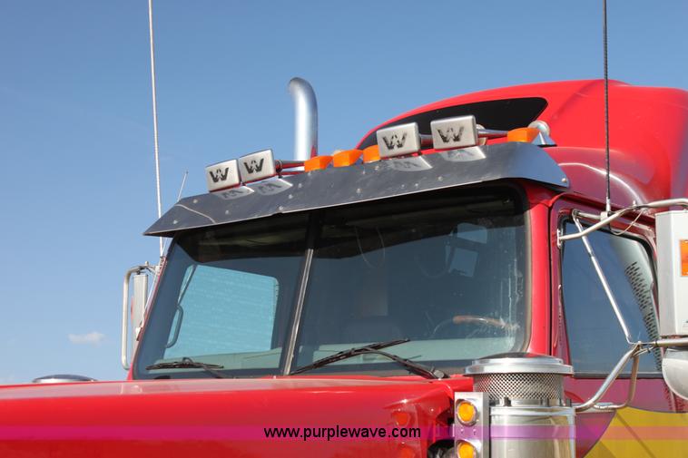 image for item G4127 2006 Western Star 4900EX semi truck