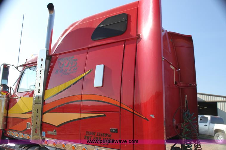 image for item G4127 2006 Western Star 4900EX semi truck