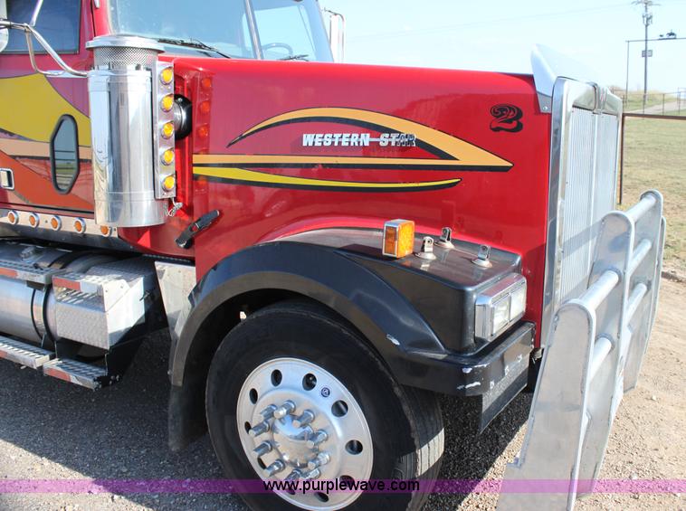 image for item G4127 2006 Western Star 4900EX semi truck