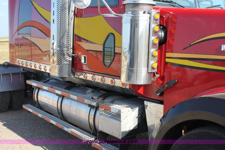image for item G4127 2006 Western Star 4900EX semi truck