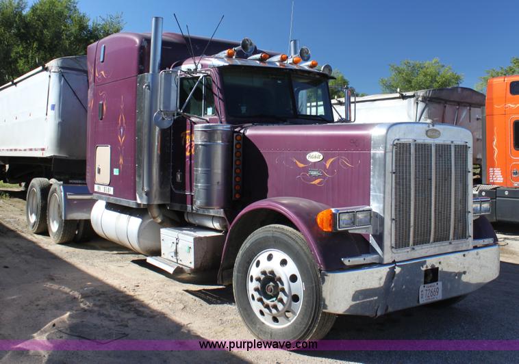 image for item G4233 1996 Peterbilt 379 semi truck