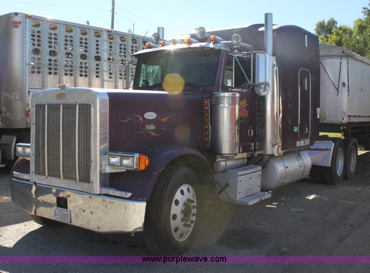 image for item G4233 1996 Peterbilt 379 semi truck