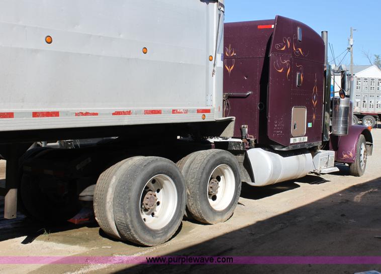 image for item G4233 1996 Peterbilt 379 semi truck