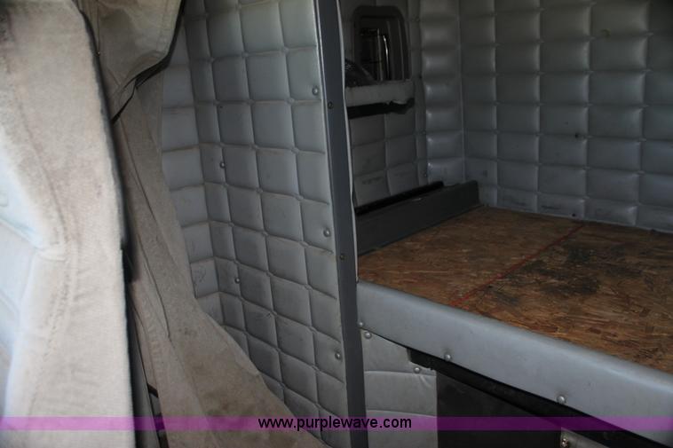 image for item G4233 1996 Peterbilt 379 semi truck