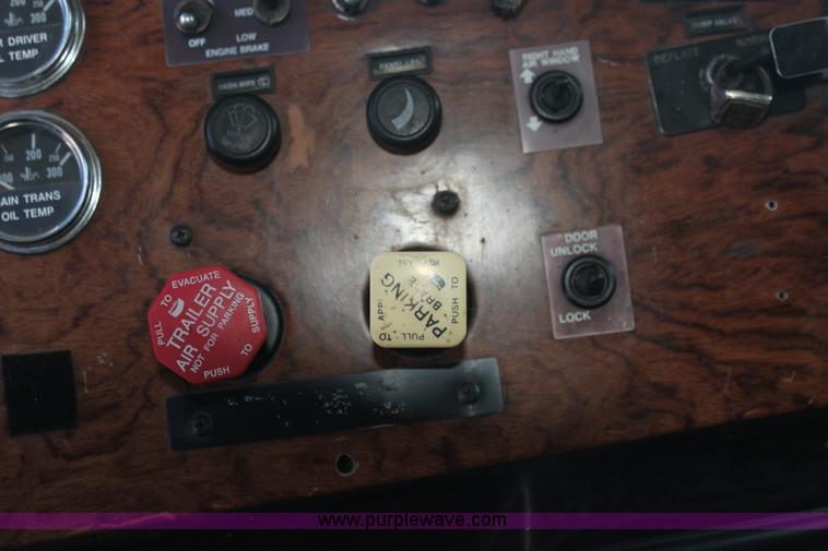 image for item G4233 1996 Peterbilt 379 semi truck