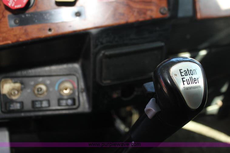 image for item G4233 1996 Peterbilt 379 semi truck