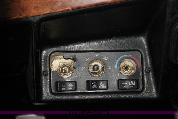 image for item G4233 1996 Peterbilt 379 semi truck