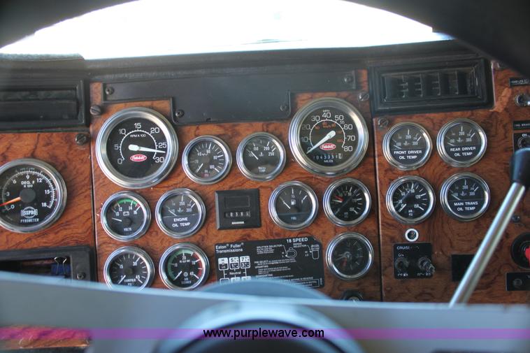 image for item G4233 1996 Peterbilt 379 semi truck