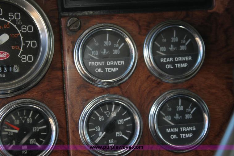 image for item G4233 1996 Peterbilt 379 semi truck