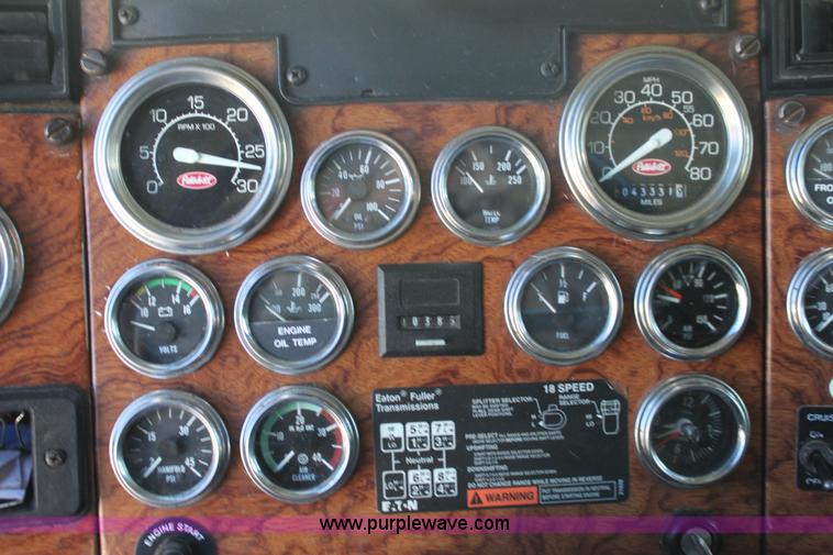 image for item G4233 1996 Peterbilt 379 semi truck