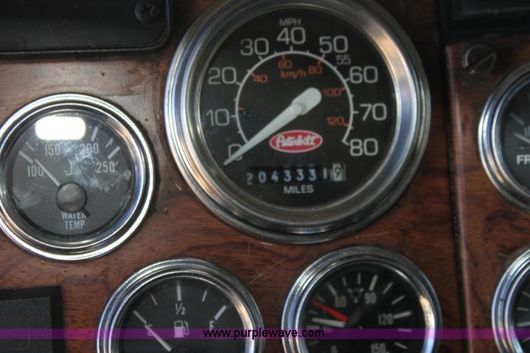 image for item G4233 1996 Peterbilt 379 semi truck