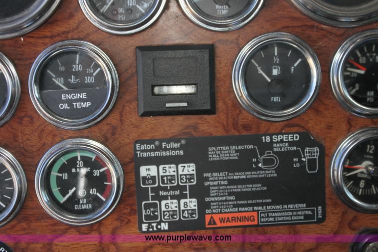 image for item G4233 1996 Peterbilt 379 semi truck