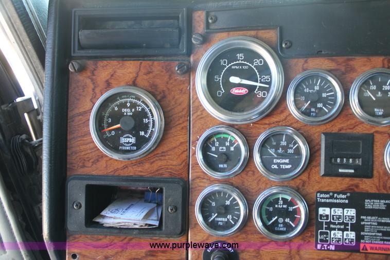 image for item G4233 1996 Peterbilt 379 semi truck