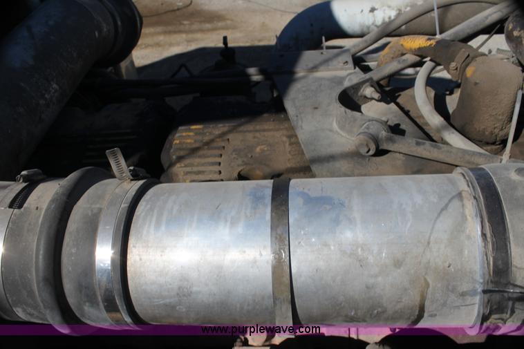 image for item G4233 1996 Peterbilt 379 semi truck