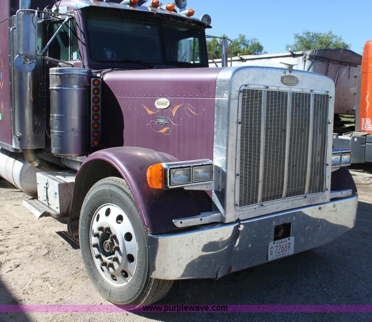 image for item G4233 1996 Peterbilt 379 semi truck