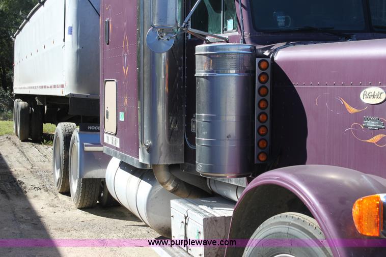 image for item G4233 1996 Peterbilt 379 semi truck