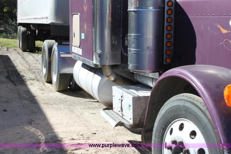 image for item G4233 1996 Peterbilt 379 semi truck