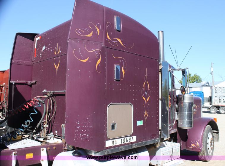 image for item G4233 1996 Peterbilt 379 semi truck